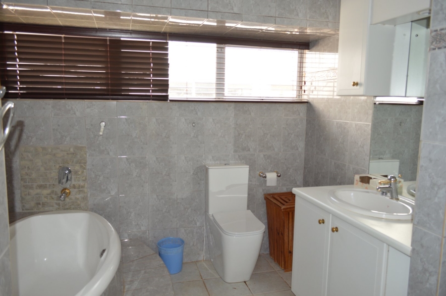 4 Bedroom Property for Sale in Wilkoppies North West